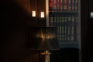 Dozór elektroniczny w praktyce – najczęstsze pytania i odpowiedzi